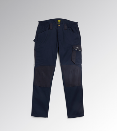 Pantalone DIADORA ROCK in poliestere e cotone twill con ginocchiere, tasca laterale, dettagli rifrangenti, tasca portametro, portamartello e dettagli in contrasto in materiale anti abrasivo, e